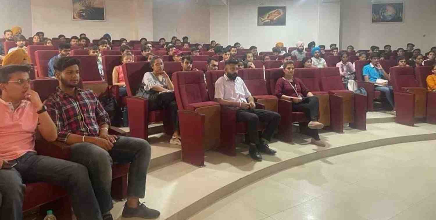 live-conference-seminar-attendance