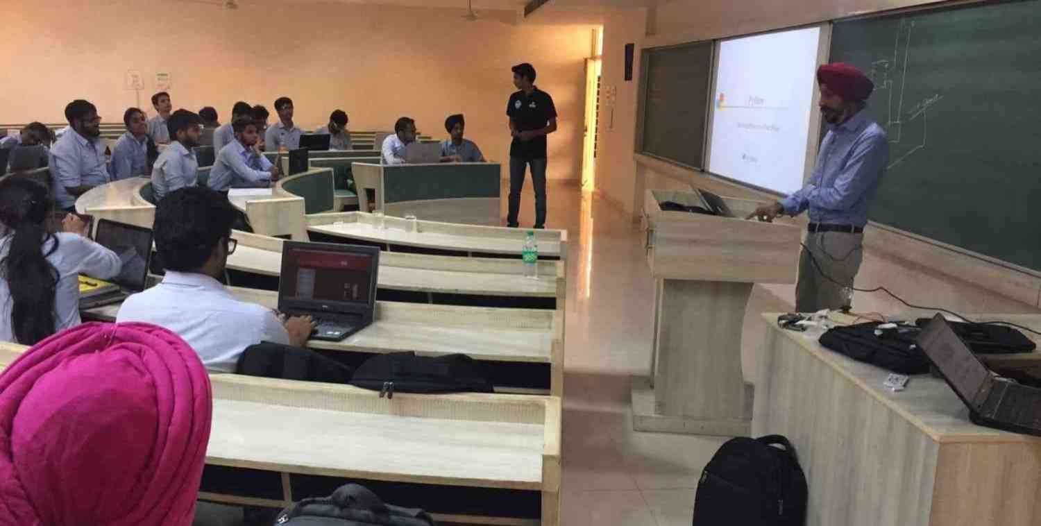 seminar-workspace-with-students